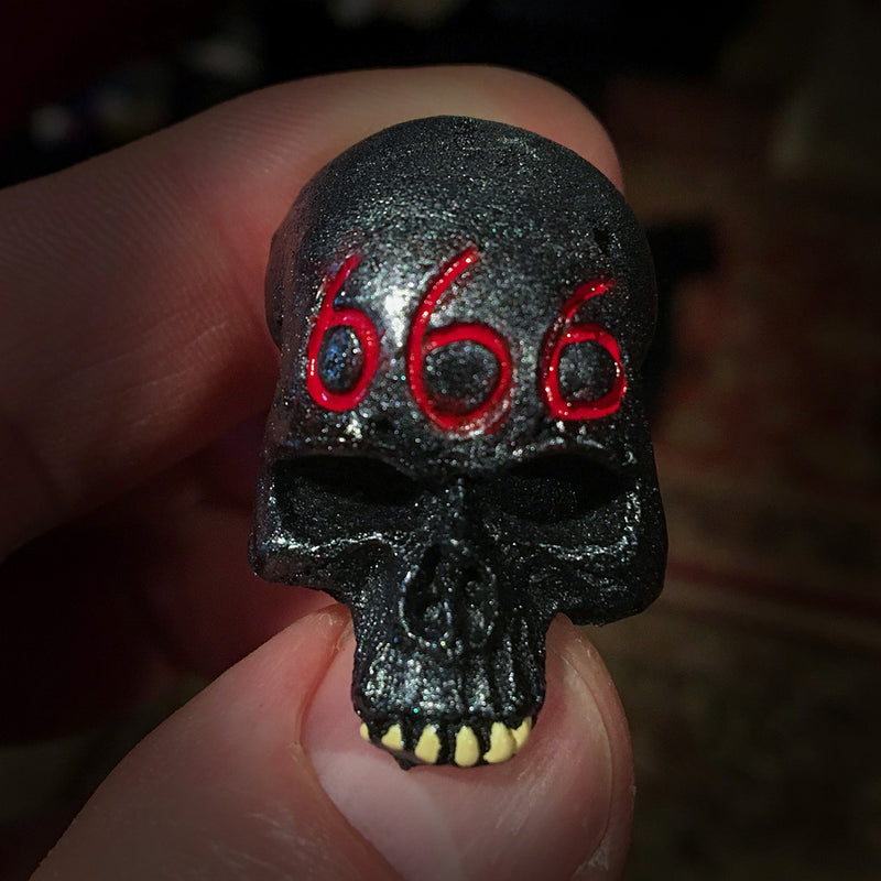 Skull Magnet - Black - 666