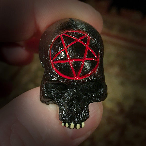 Skull Magnet - Black - Pentagram