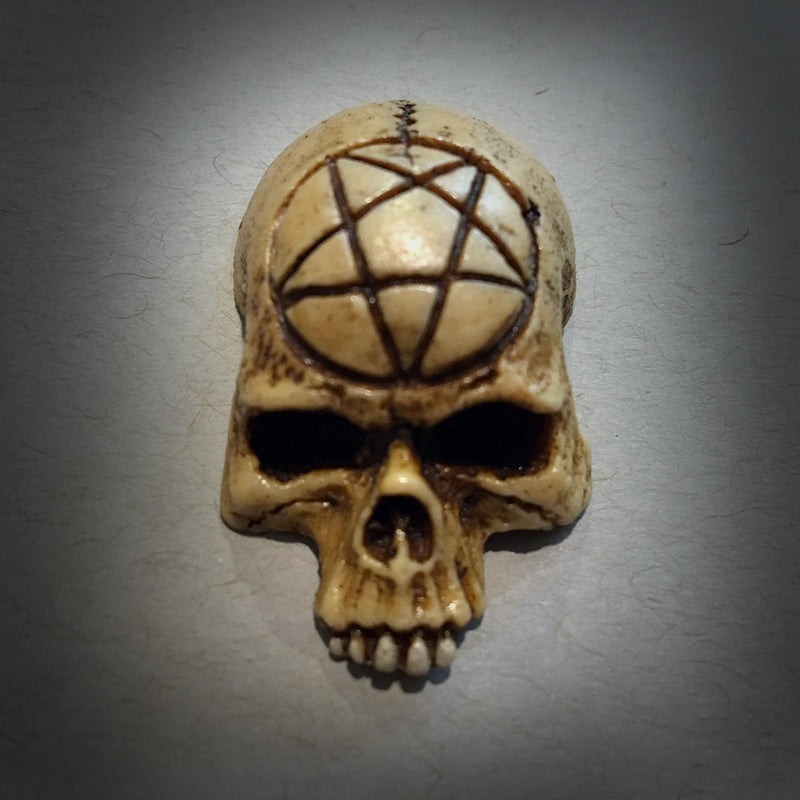 Skull Magnet - Bone - Pentagram